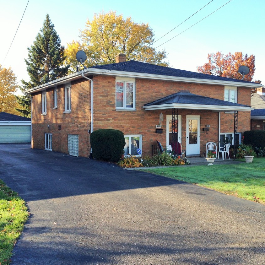 Primary Photo - 1036-1050 Saxon Ave