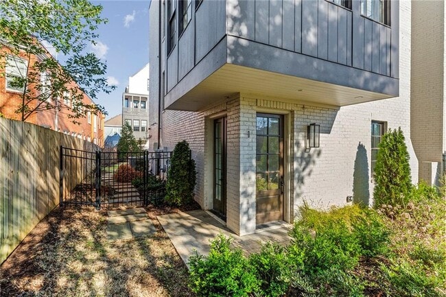 Building Photo - 1261 Virginia Ave NE