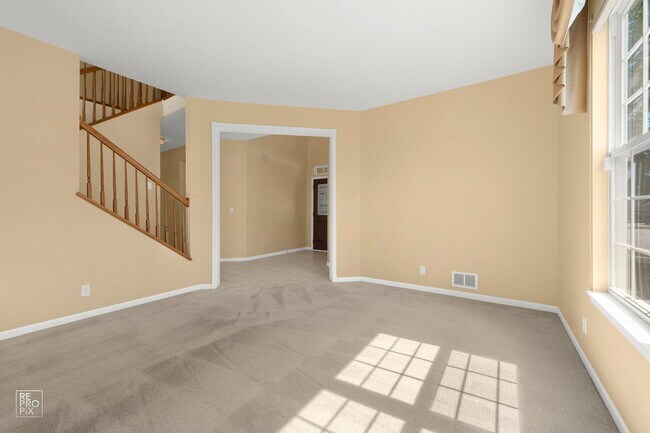 Building Photo - 920 McDole Dr
