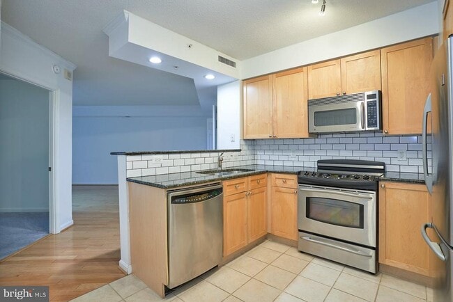 Foto del edificio - 3101 N Hampton Dr