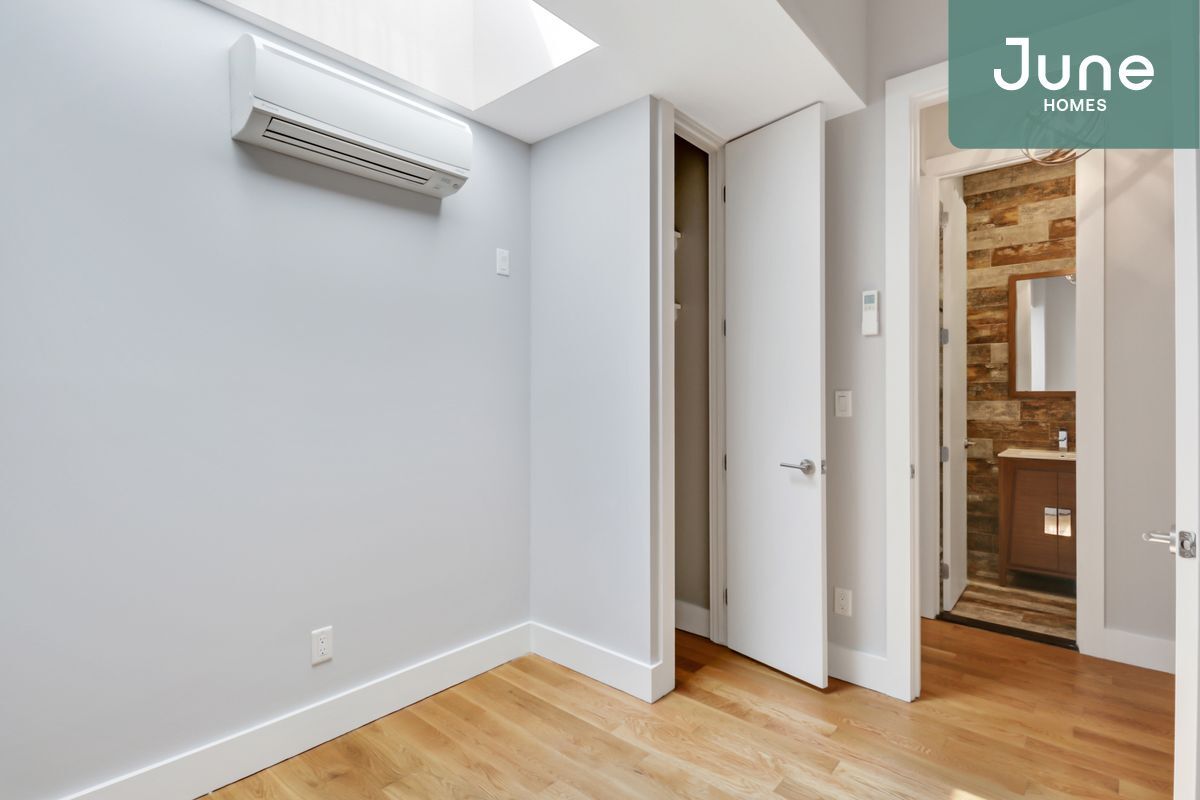 ROOM ONLY in 5bed/2.5bath Home Room for Rent in Brooklyn, NY