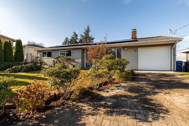 Building Photo - Adorable Highland Park 3 Bedroom Rambler