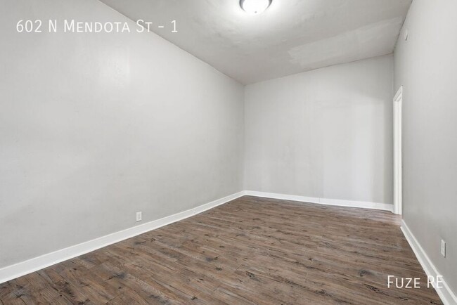 Foto del edificio - 602 N Mendota St