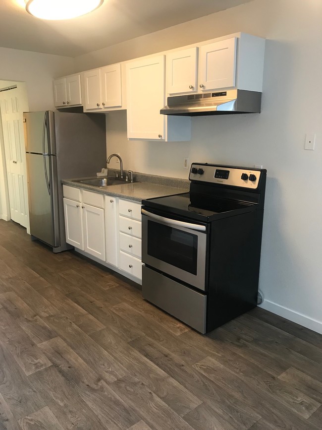 Kitchen - The Melrose Apartments