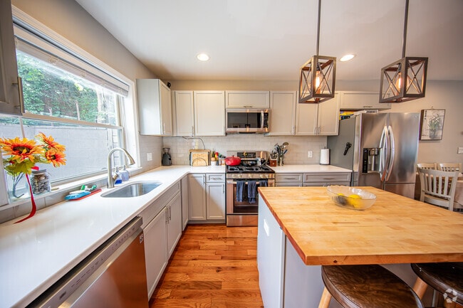 Kitchen - 2137 Sears St