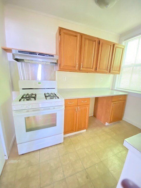 Building Photo - 15 Oakwood Rd