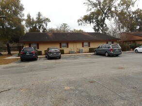 Building Photo - 661 NE 26th Ct