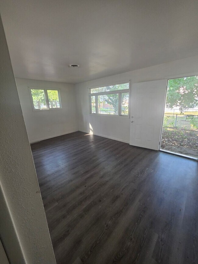 Foto del edificio - 2bed/1bath