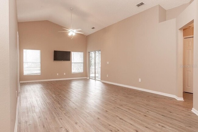 Building Photo - 565 Blue Water Ave