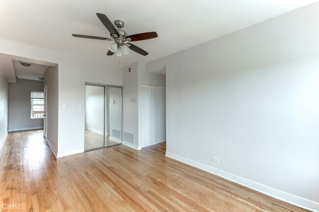 Foto del edificio - 3358 W Montrose Ave
