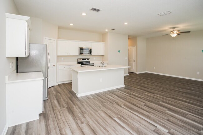 Building Photo - 912 Kelly Fern Lp