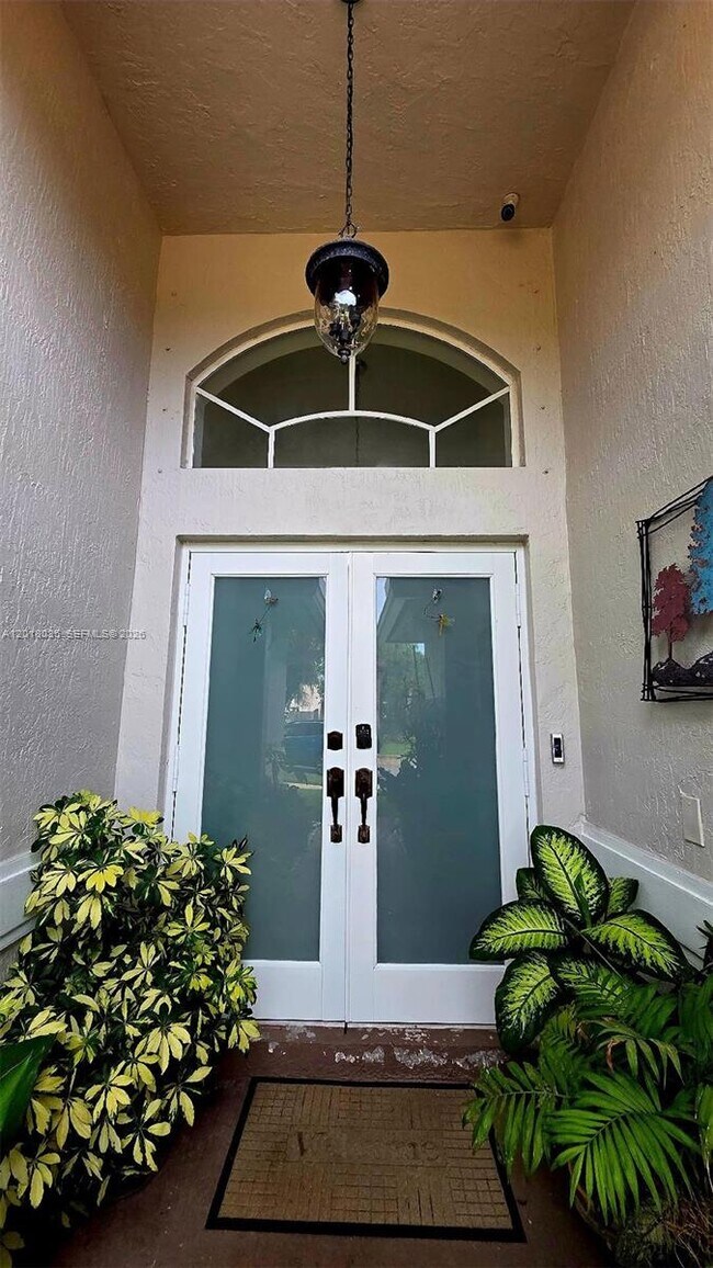 Foto del edificio - 16850 Crestview Ln