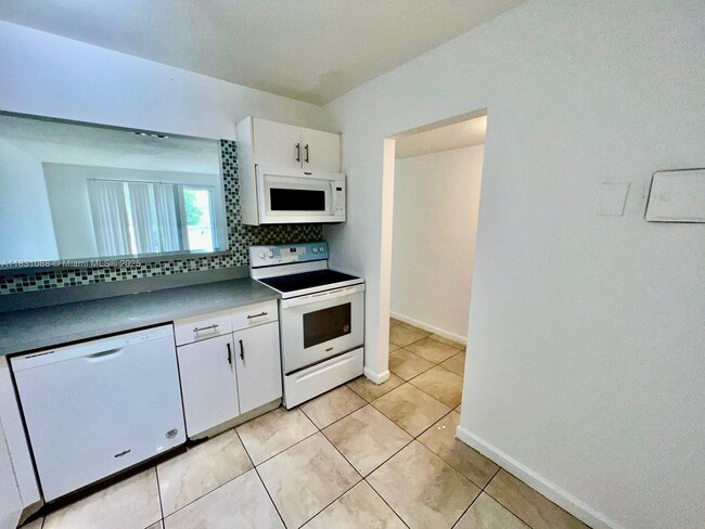Foto del edificio - 15221 NE 6th Ave