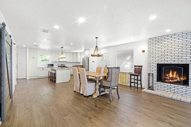 Building Photo - New Rental!