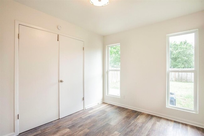 Foto del edificio - 8715 Pineridge Dr