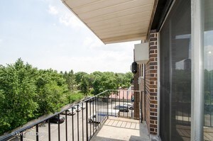 Foto del edificio - 9445 Kenton Ave