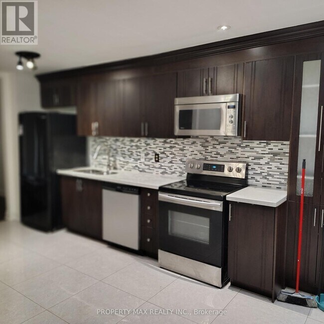 Building Photo - 246 Simmons Blvd