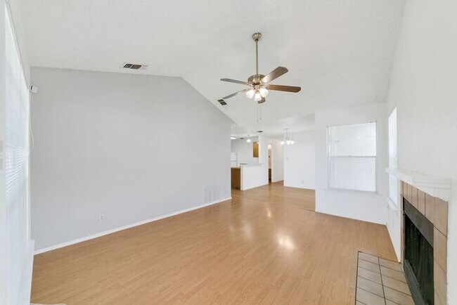 Building Photo - 7020 Elmbank, San Antonio TX 78244