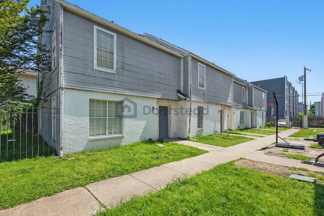 Building Photo - 4626 San Jacinto St