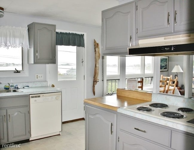 652 Jerry Brown Farm Rd, South Kingstown, RI 02879 House Rental in
