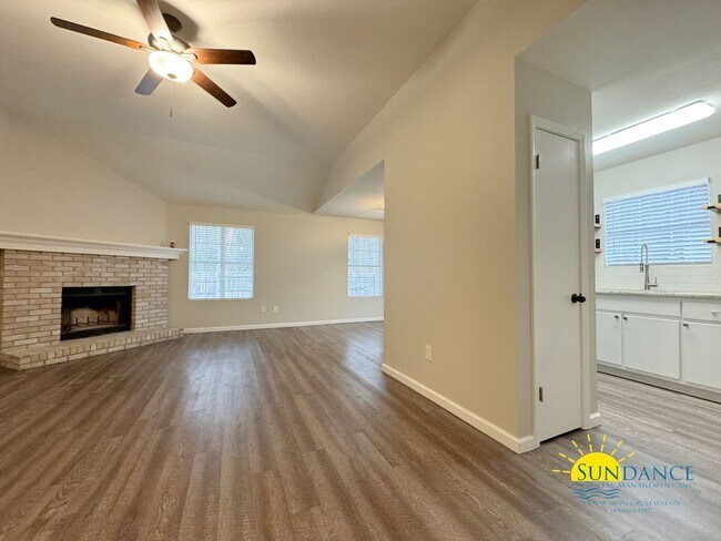 Building Photo - Renovated Navarre Home in a great neighbor...
