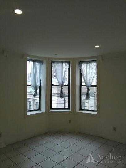 Primary Photo - 200 W 96th St