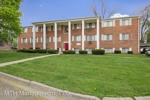 Primary Photo - 3227-3227 Holiday Dr