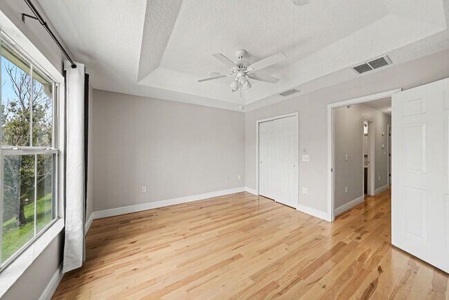 Foto del edificio - 8106 Silent Creek Dr