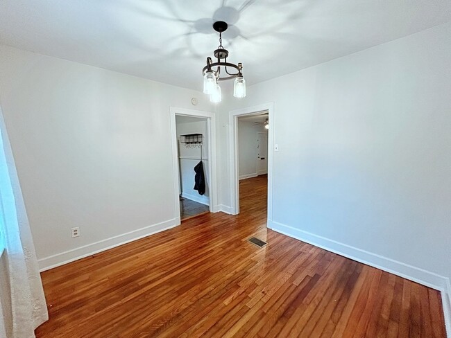 Building Photo - 2 Bedroom off Acadian Thwy At the Villa