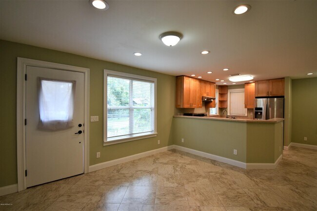 Building Photo - 3843 Valencia Rd