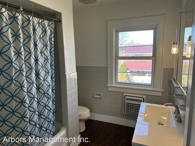 Foto del edificio - 4 br, 1.5 bath House - 524 Stewart Avenue