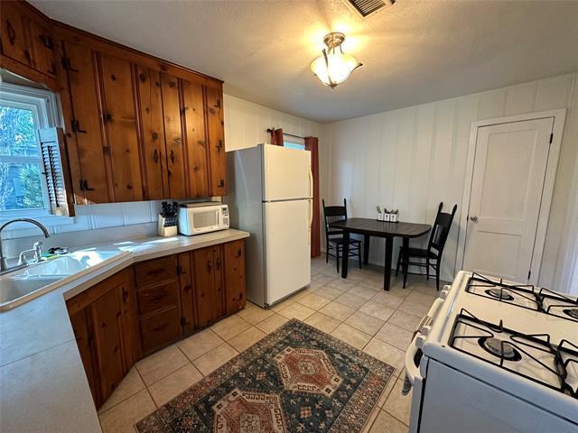 Building Photo - 501 N Travis St