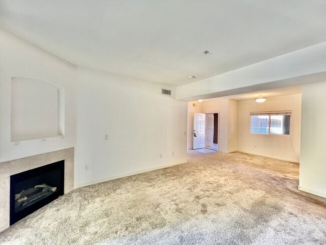 Foto del edificio - Beautiful 2B/2BA w/ reserved parking & Was...