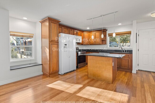 Foto del edificio - 3 Bedroom Condo W/ Amenities In Highly Des...