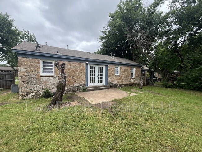 Building Photo - 4117 N Libby Ave