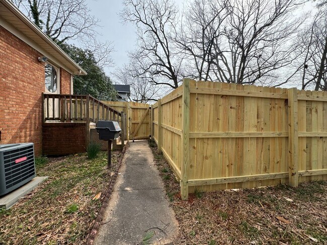 Building Photo - Newly Renovated 3 Bedroom Home