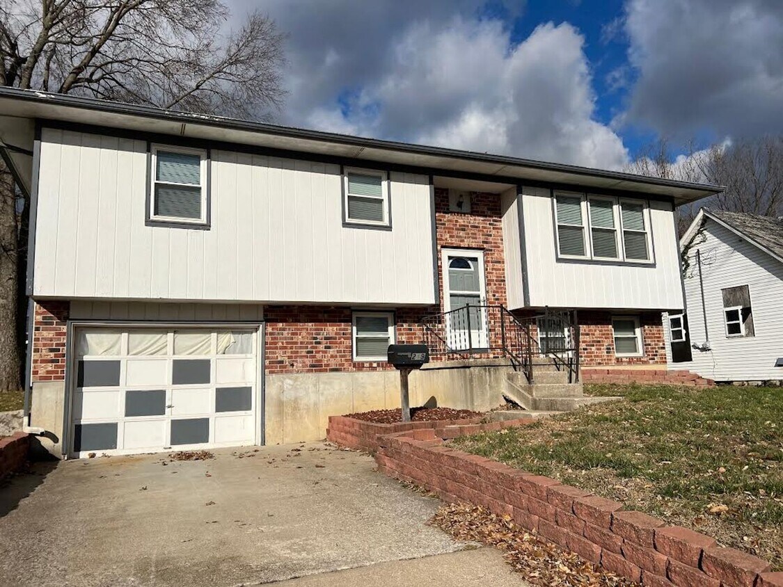 219 W Market St, Warrensburg, MO 64093 House Rental in Warrensburg