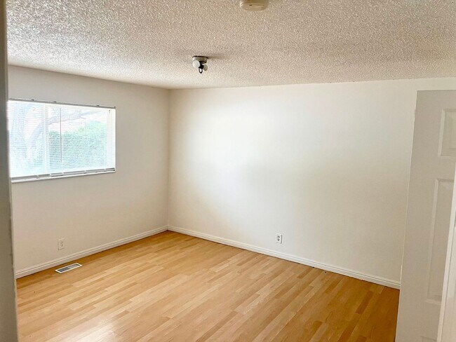 Foto del edificio - 3079 Lehman Ave