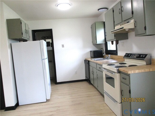 Building Photo - 13370 Greenwood Rd