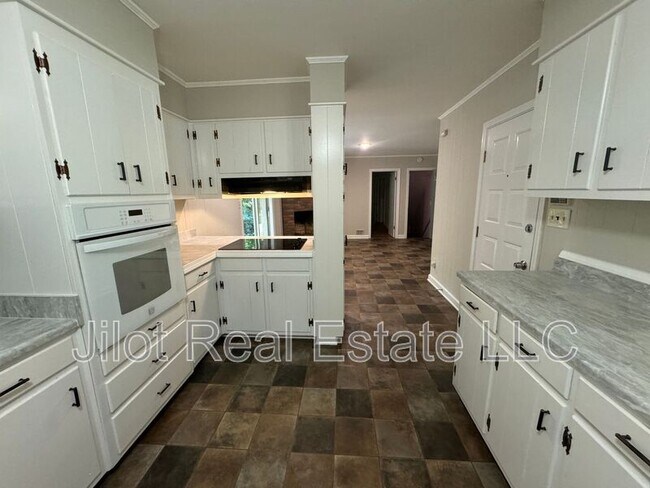 Building Photo - 2426 Caladium Drive NE