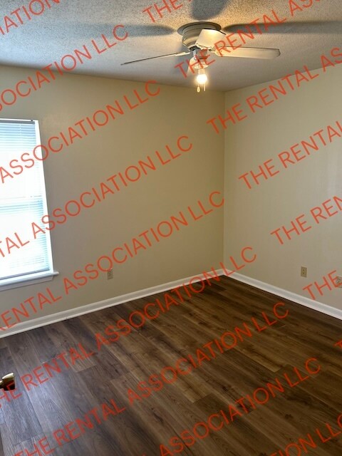 Foto del edificio - 1045 Sanders Ln