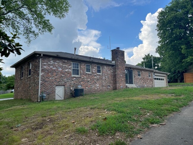 Building Photo - 200 Sewanee Cir