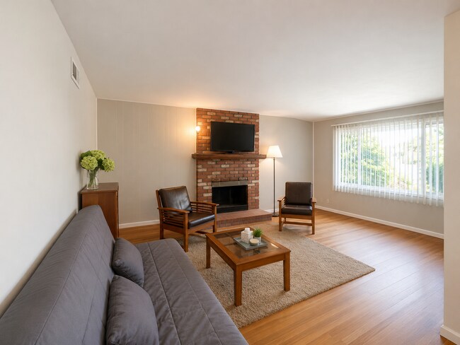 Foto del edificio - 1351 Oakwood Ct