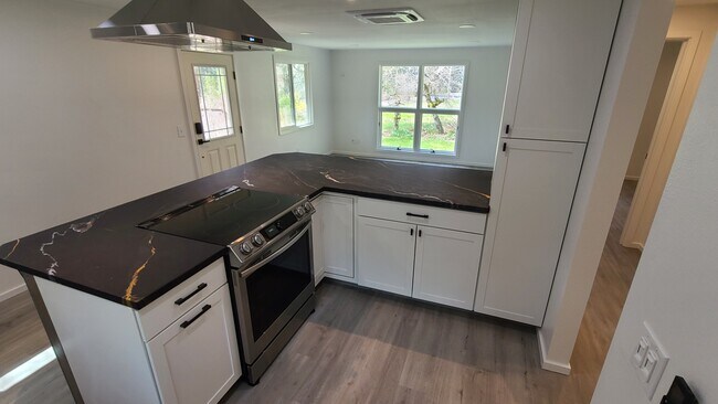 Foto del edificio - 13716 Kelly Rd NE