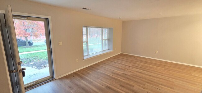 Foto del edificio - Gorgeous 3-Bedroom End-Unit Townhouse in North Brunswick – Prime Location!