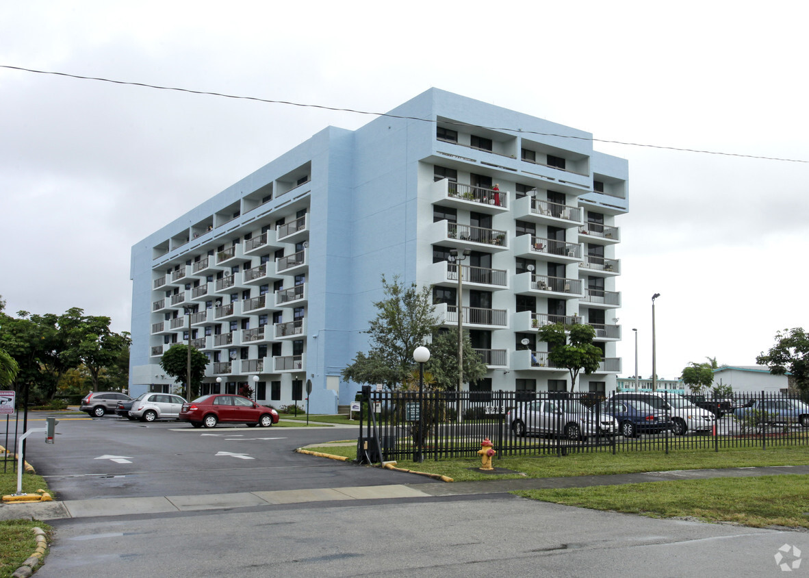 Foto del edificio - Robert Sharp Towers I