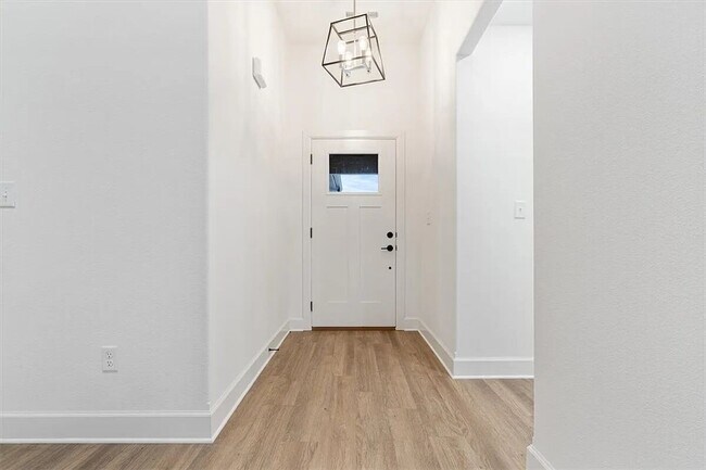 Foto del edificio - 1040 Monarch Rd