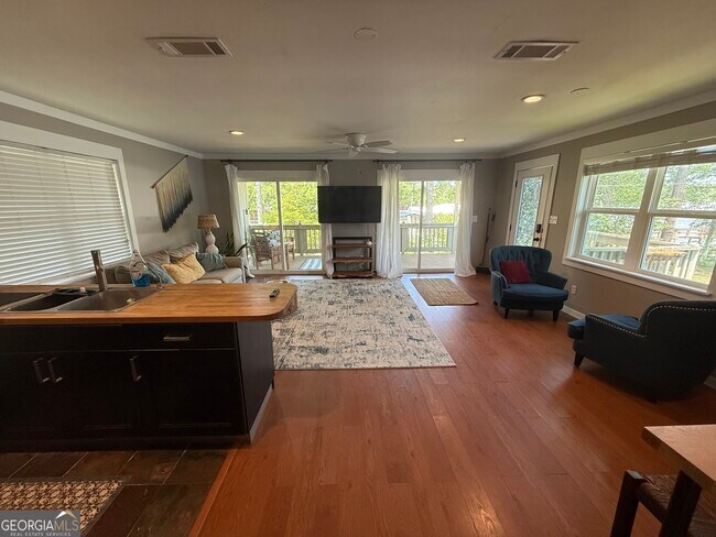 Foto del edificio - 319 Crooked River Dr