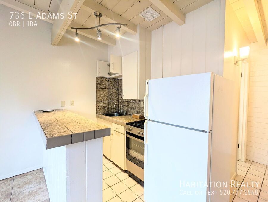 Photo - 736 E Adams St-