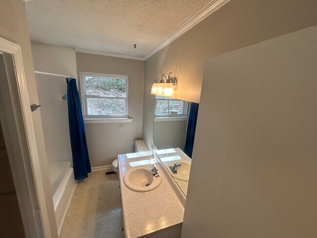 Baño - 3626 Missionaire Ave